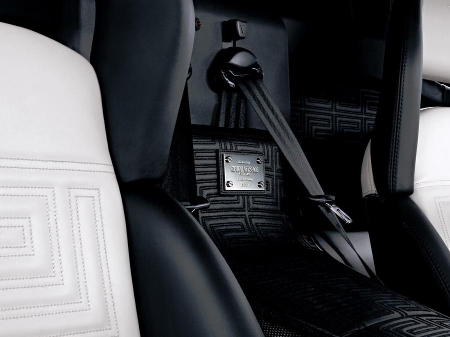 Детали интерьера Lamborghini Murcielago LP640 Versace 2006 года  (фото 23 из 26)